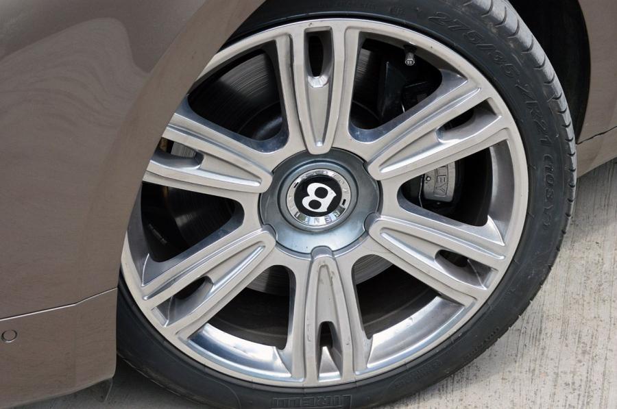 Колеса Bentley Flying Spur 2014 года  (фото 54 из 63)